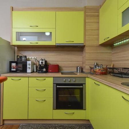 Vintage Spot - Colorful One-Bedroom Apartment By Flat Mаnager Szófia Kültér fotó